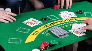 Antarmuka aplikasi mobile flora 77 menampilkan permainan slot Aviator, Sweet Bonanza, dan menu kasino langsung